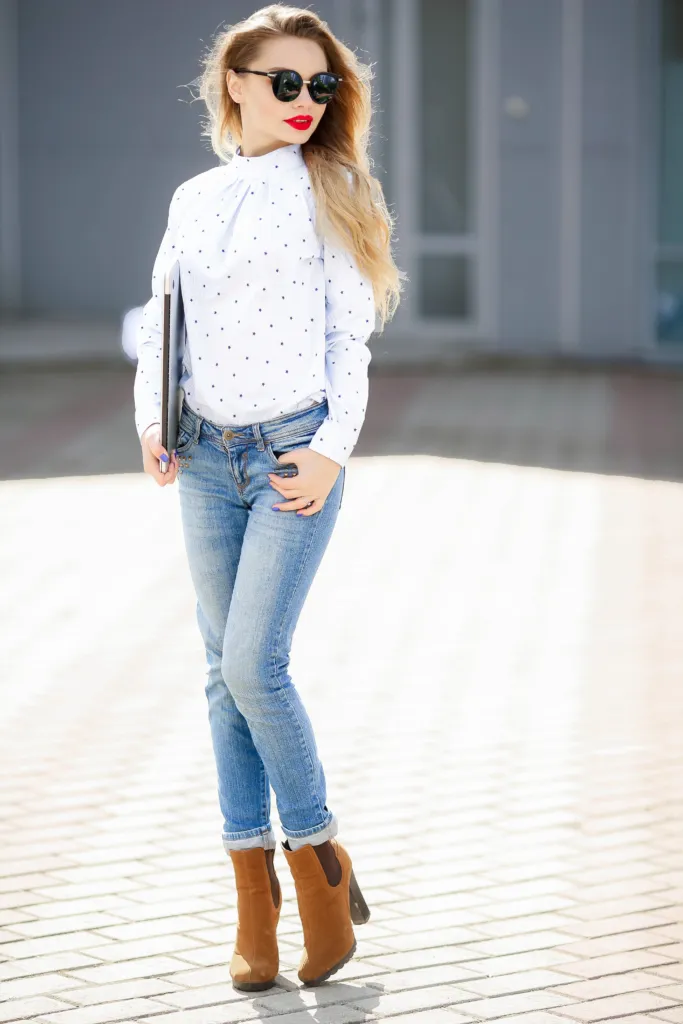 Woman with glasses and phone